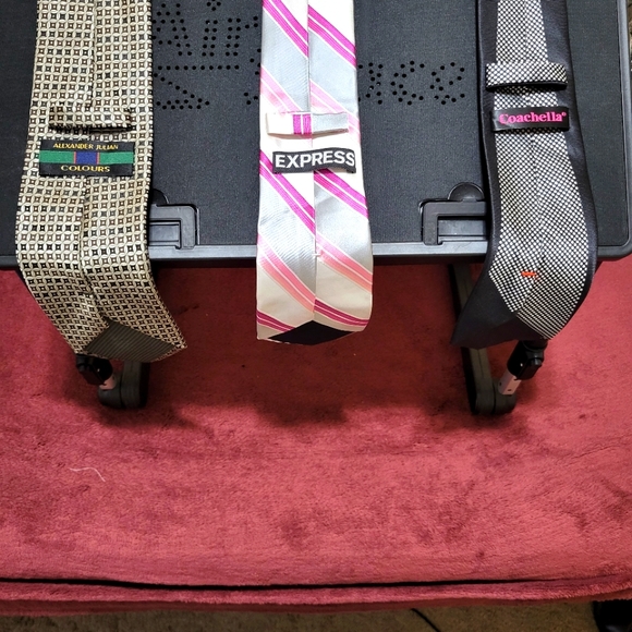 Tie - Picture 3 of 6